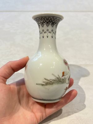 31 Chinese famille rose vases, Qianlong and Jingdezhen marks, 20th C. — 照片 149