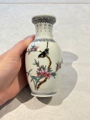 31 Chinese famille rose vases, Qianlong and Jingdezhen marks, 20th C. — 照片 152