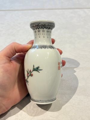 31 Chinese famille rose vases, Qianlong and Jingdezhen marks, 20th C. — 照片 153