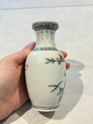 31 Chinese famille rose vases, Qianlong and Jingdezhen marks, 20th C. — 照片 155