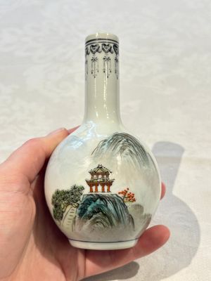 31 Chinese famille rose vases, Qianlong and Jingdezhen marks, 20th C. — 照片 158