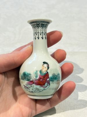 31 Chinese famille rose vases, Qianlong and Jingdezhen marks, 20th C. — 照片 164