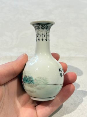 31 Chinese famille rose vases, Qianlong and Jingdezhen marks, 20th C. — 照片 165