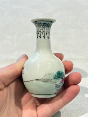 31 Chinese famille rose vases, Qianlong and Jingdezhen marks, 20th C. — 照片 167