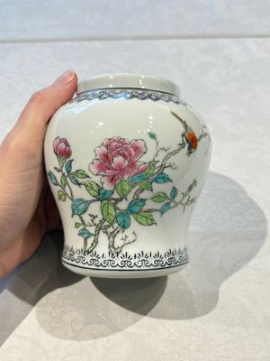 31 Chinese famille rose vases, Qianlong and Jingdezhen marks, 20th C. — 照片 186
