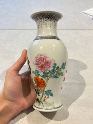 31 Chinese famille rose vases, Qianlong and Jingdezhen marks, 20th C. — 照片 20