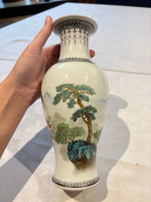 31 Chinese famille rose vases, Qianlong and Jingdezhen marks, 20th C. — 照片 2