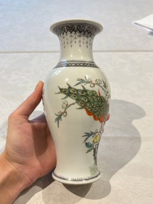 31 Chinese famille rose vases, Qianlong and Jingdezhen marks, 20th C. — 照片 22