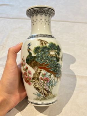 31 Chinese famille rose vases, Qianlong and Jingdezhen marks, 20th C. — 照片 25