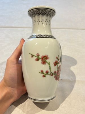 31 Chinese famille rose vases, Qianlong and Jingdezhen marks, 20th C. — 照片 28