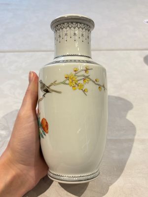 31 Chinese famille rose vases, Qianlong and Jingdezhen marks, 20th C. — 照片 32