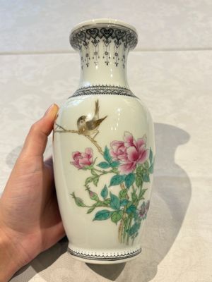 31 Chinese famille rose vases, Qianlong and Jingdezhen marks, 20th C. — 照片 37