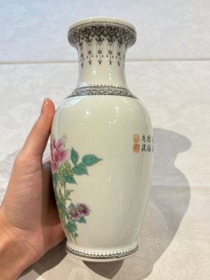 31 Chinese famille rose vases, Qianlong and Jingdezhen marks, 20th C. — 照片 38
