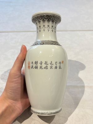 31 Chinese famille rose vases, Qianlong and Jingdezhen marks, 20th C. — 照片 39