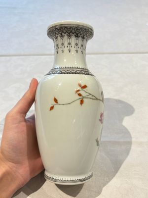 31 Chinese famille rose vases, Qianlong and Jingdezhen marks, 20th C. — 照片 40