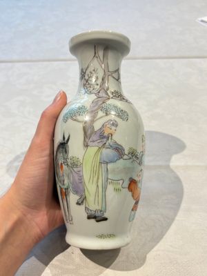 31 Chinese famille rose vases, Qianlong and Jingdezhen marks, 20th C. — 照片 43