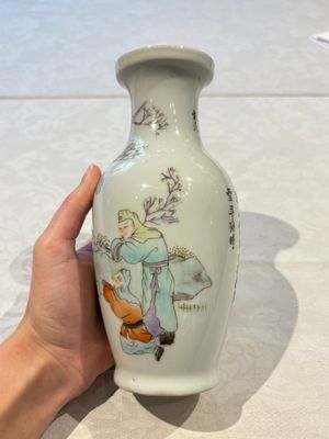 31 Chinese famille rose vases, Qianlong and Jingdezhen marks, 20th C. — 照片 44
