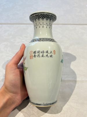31 Chinese famille rose vases, Qianlong and Jingdezhen marks, 20th C. — 照片 51