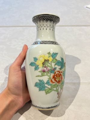 31 Chinese famille rose vases, Qianlong and Jingdezhen marks, 20th C. — 照片 52