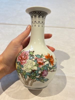 31 Chinese famille rose vases, Qianlong and Jingdezhen marks, 20th C. — 照片 55
