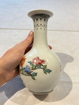 31 Chinese famille rose vases, Qianlong and Jingdezhen marks, 20th C. — 照片 56