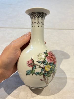 31 Chinese famille rose vases, Qianlong and Jingdezhen marks, 20th C. — 照片 58