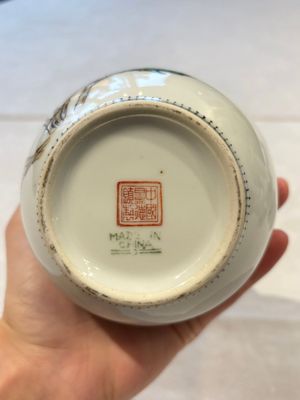 31 Chinese famille rose vases, Qianlong and Jingdezhen marks, 20th C. — 照片 60