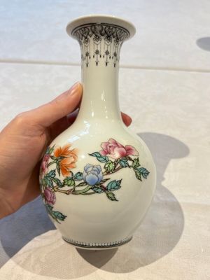 31 Chinese famille rose vases, Qianlong and Jingdezhen marks, 20th C. — 照片 62