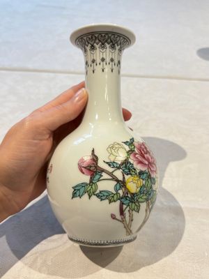 31 Chinese famille rose vases, Qianlong and Jingdezhen marks, 20th C. — 照片 64
