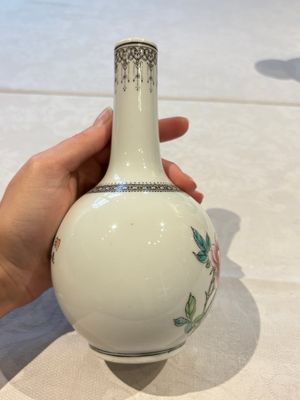 31 Chinese famille rose vases, Qianlong and Jingdezhen marks, 20th C. — 照片 70