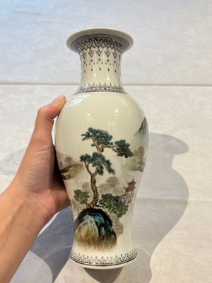 31 Chinese famille rose vases, Qianlong and Jingdezhen marks, 20th C. — 照片 7