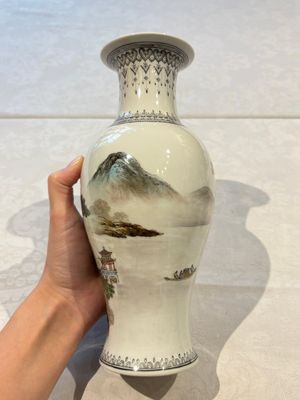 31 Chinese famille rose vases, Qianlong and Jingdezhen marks, 20th C. — 照片 8