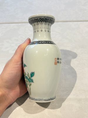 31 Chinese famille rose vases, Qianlong and Jingdezhen marks, 20th C. — 照片 87