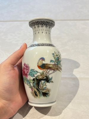 31 Chinese famille rose vases, Qianlong and Jingdezhen marks, 20th C. — 照片 92