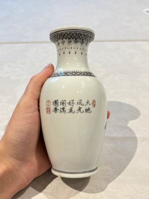 31 Chinese famille rose vases, Qianlong and Jingdezhen marks, 20th C. — 照片 94