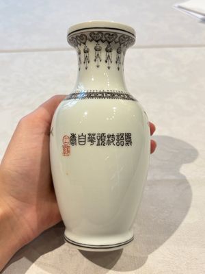 31 Chinese famille rose vases, Qianlong and Jingdezhen marks, 20th C. — 照片 100