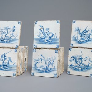 35 carreaux en faïence de Delft en bleu et blanc à décor de monstres marins et de navires, Gand, 17ème — photo 1