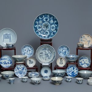 35 pièces en porcelaine de Chine bleu et blanc d'épaves divers, Ming et après — photo 1