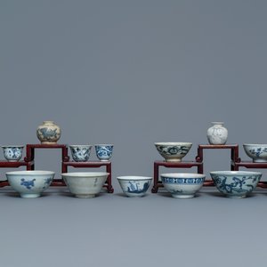 35 pièces en porcelaine de Chine bleu et blanc d'épaves divers, Ming et après — photo 4