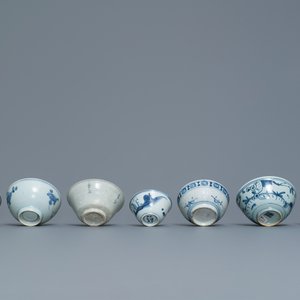 35 pièces en porcelaine de Chine bleu et blanc d'épaves divers, Ming et après — photo 6