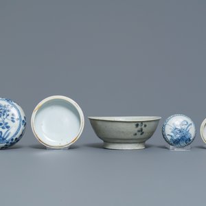 35 pièces en porcelaine de Chine bleu et blanc d'épaves divers, Ming et après — photo 9