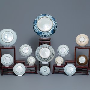 35 stukken Chinees blauw-wit scheepswrakporselein, Ming en later — foto 3
