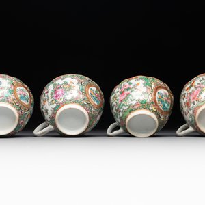 38 Chinese Canton famille rose wares, 19th C. — photo 35