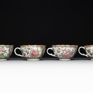 38 Chinese Canton famille rose wares, 19th C. — photo 37