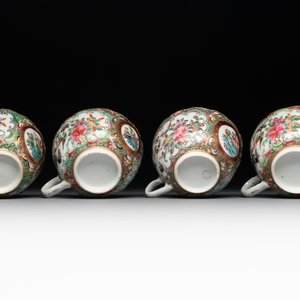 38 Chinese Canton famille rose wares, 19th C. — photo 39