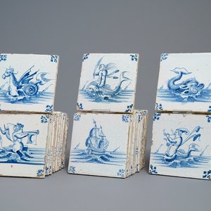39 blauw-witte Delftse tegels met schepen en zeewezens, Gent, 17e eeuw — foto 1