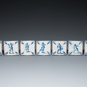39 diverse blauw-witte Delftse tegels, 17e eeuw en later — foto 2