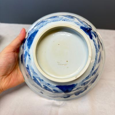 A Chinese blue and white 'Dragons and Leaping Carp' bowl — photo 15
