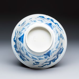 A Chinese blue and white 'Dragons and Leaping Carp' bowl — photo 7