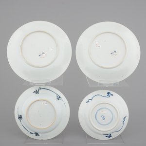 4 blue and white Chinese porcelain plates, inc. a pair of Nanking Cargo plates, 18th C. — photo 2
